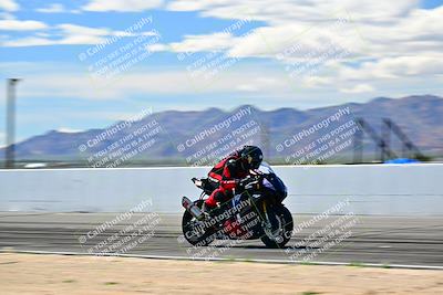 media/Mar-25-2024-Moto Forza (Mon) [[8d4319bd68]]/4-Novice Group/Session 4 Front Straight Speed Pans/